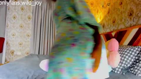 Snapshot of wild_joy chatting on January 4, 1:42 pm wild_joy online show from January 4, 1:42 pm