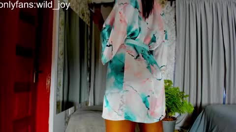 Snapshot of wild_joy chatting on December 13, 6:53 am wild_joy online show from December 13, 6:53 am