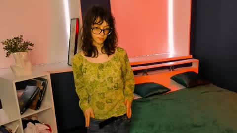 Isabella online show from March 7, 7:30 am