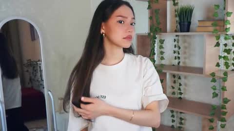 Yuka  online show from February 23, 9:31 am