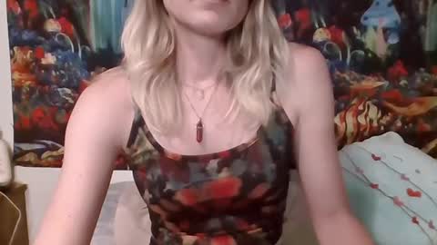 willowxo223 online show from July 1, 3:06 am
