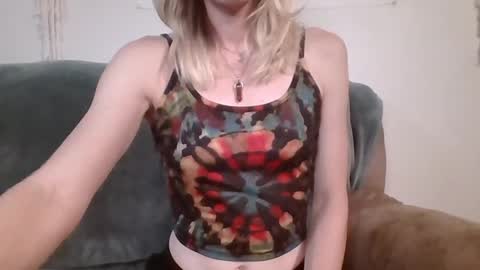 willowxo223 online show from June 13, 5:05 am