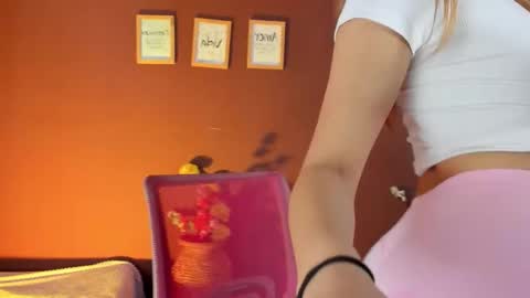 Wini Fer online show from November 28, 1:14 pm