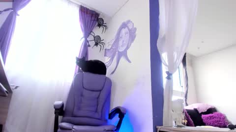     Luna Violeta  A r t i s t  online show from November 14, 9:37 pm