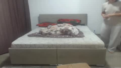 wonderfulmilf72 online show from September 16, 6:49 pm