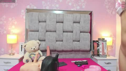 wonderkloe_ online show from December 2, 7:49 pm