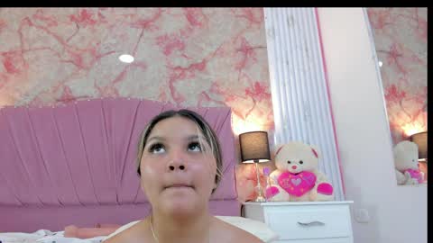 wonderkloe_ online show from April 11, 6:30 am