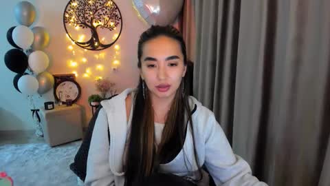 dudetta Kim online show from March 26, 7:15 pm