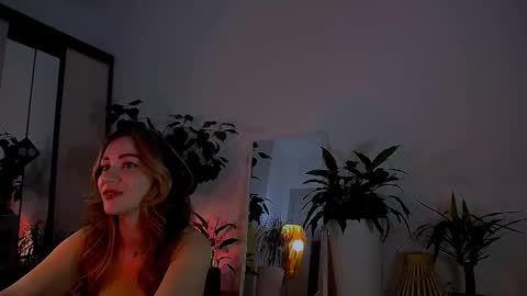 Snapshot of worldsbaby chatting on December 8, 10:36 pm worldsbaby online show from December 8, 10:36 pm