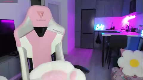 Emi online show from September 9, 7:13 pm