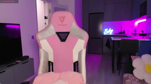 Emi online show from October 20, 4:10 pm