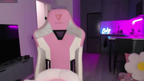 Emi online show from November 26, 4:08 pm