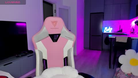 Emi online show from January 31, 7:11 pm