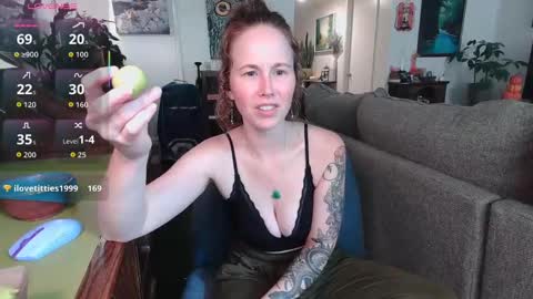 Snapshot of wutangwendy chatting on October 1, 7:08 pm wutangwendy online show from October 1, 7:08 pm