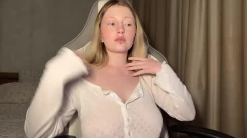 Snapshot of x__ivy_x chatting on October 5, 5:07 pm eva online show from October 5, 5:07 pm