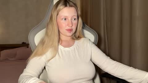 Snapshot of x__ivy_x chatting on October 24, 4:47 pm eva online show from October 24, 4:47 pm