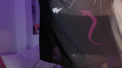 Mileena online show from December 21, 8:54 pm