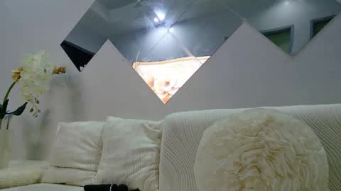 Snapshot of xcinqkuhx chatting on October 30, 6:05 am natt online show from October 30, 6:05 am