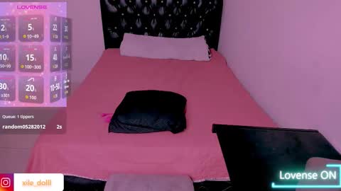 Snapshot of xile_doll chatting on October 9, 8:24 pm XIle 3 online show from October 9, 8:24 pm