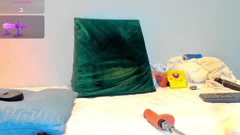 tifanny  online show from December 5, 3:59 am