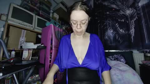 xnicetitsx online show from December 17, 7:23 am