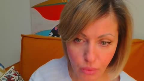 xvaleriax0 online show from February 3, 6:23 pm