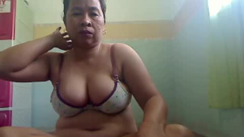 xxpinaymomxx online show from February 14, 6:02 am