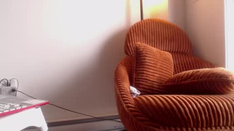 Lola online show from March 6, 2:51 pm