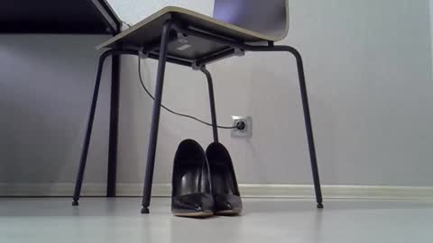 Snapshot of yahi_ko chatting on October 1, 3:11 am Dina online show from October 1, 3:11 am