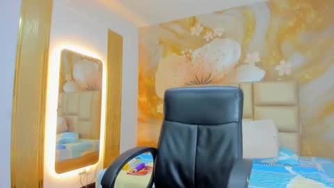 Naomi online show from December 19, 4:05 am