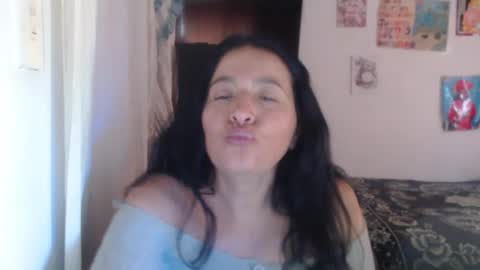 Snapshot of yasmin_love85 chatting on January 28, 2:53 pm yasmin_love85 online show from January 28, 2:53 pm
