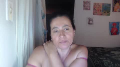 Snapshot of yasmin_love85 chatting on February 13, 7:52 pm yasmin_love85 online show from February 13, 7:52 pm
