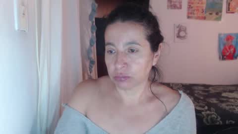 Snapshot of yasmin_love85 chatting on February 19, 2:44 pm yasmin_love85 online show from February 19, 2:44 pm