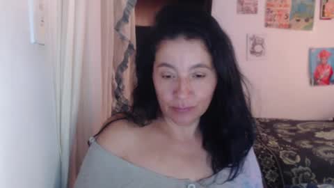 Snapshot of yasmin_love85 chatting on February 26, 1:54 pm yasmin_love85 online show from February 26, 1:54 pm