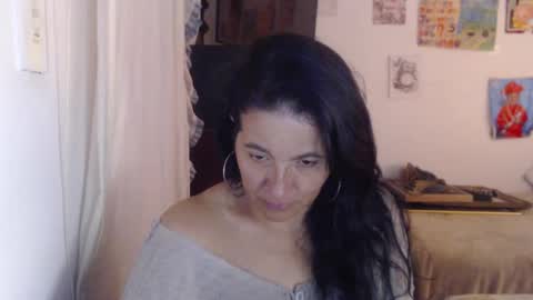 Snapshot of yasmin_love85 chatting on October 6, 5:18 pm yasmin_love85 online show from October 6, 5:18 pm