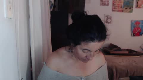 Snapshot of yasmin_love85 chatting on October 14, 5:59 pm yasmin_love85 online show from October 14, 5:59 pm