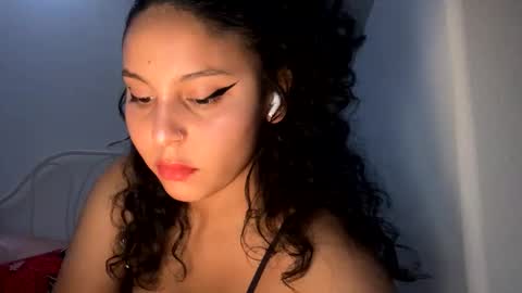 yazzydeleon online show from November 22, 9:01 am