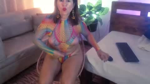 Yeseniaa25  online show from November 21, 3:58 pm