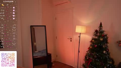 Kiki online show from December 14, 8:03 pm