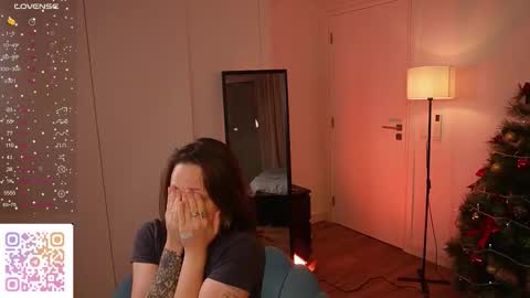 Kiki online show from December 17, 1:04 pm