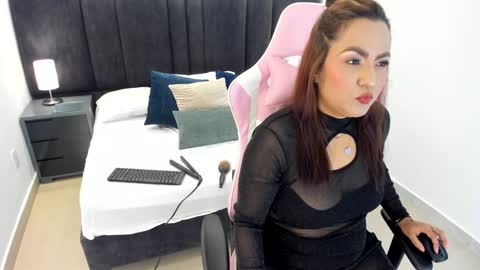 Snapshot of yessikabaker1 chatting on January 8, 1:31 pm YESSIKA online show from January 8, 1:31 pm