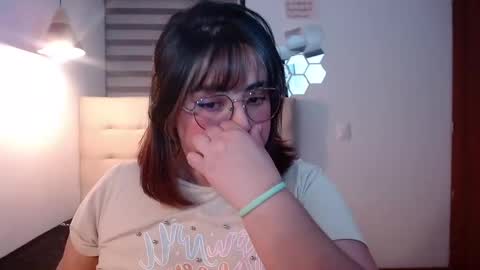 hii i am yini online show from November 20, 3:29 am