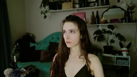 yoka_paradoxxx online show from May 27, 10:45 am