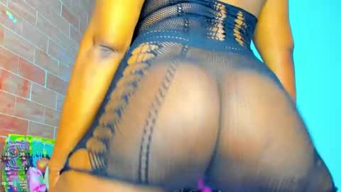 yonnsol_avril online show from December 20, 4:57 pm