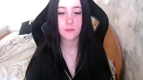 your_8a8y online show from April 16, 5:19 am