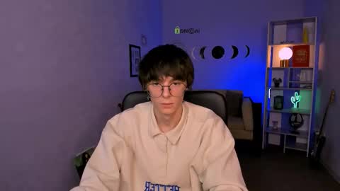 your bunny12 online show from November 28, 3:04 pm