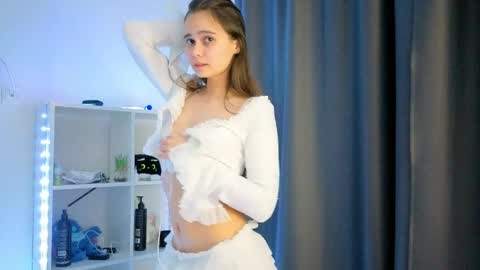 Julia Next stream  online show from May 13, 7:41 pm