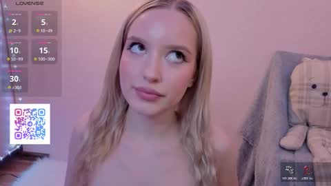 Olivia online show from November 1, 9:30 pm