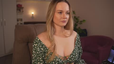 Snapshot of your_kat chatting on December 3, 5:12 pm Katherine online show from December 3, 5:12 pm