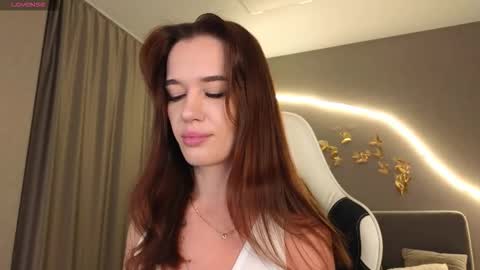 Jessica Loyd online show from December 1, 9:13 am